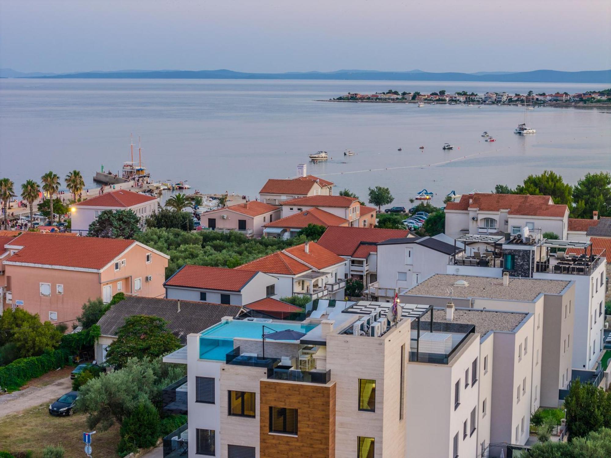 Grandpalazzo Apartments Vir Exterior foto